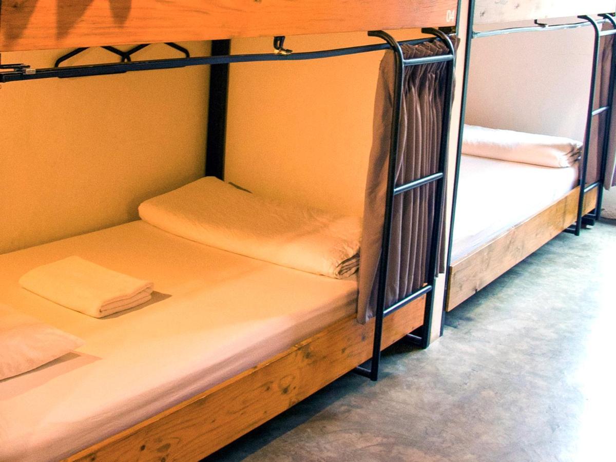 Holy Sheet Hostel Bangkok Exterior foto