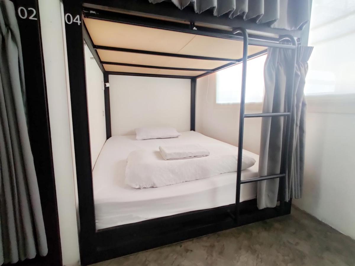 Holy Sheet Hostel Bangkok Exterior foto